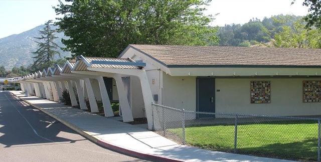 [photo - Orange Glen School 7a.25pc[8].jpg]